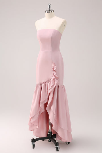 Vestido de dama de honor con volantes asimétricos sin tirantes rosa